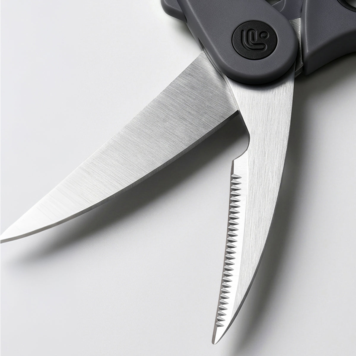 Linoroso Poultry Shears with Magnetic Sheath